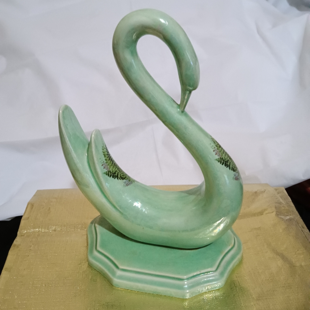 Iridescent green ceramic swan figurine - Picture 8 of 11